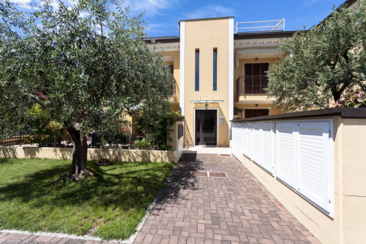 Relax In Collina Apartment Misano Adriatico Luaran gambar